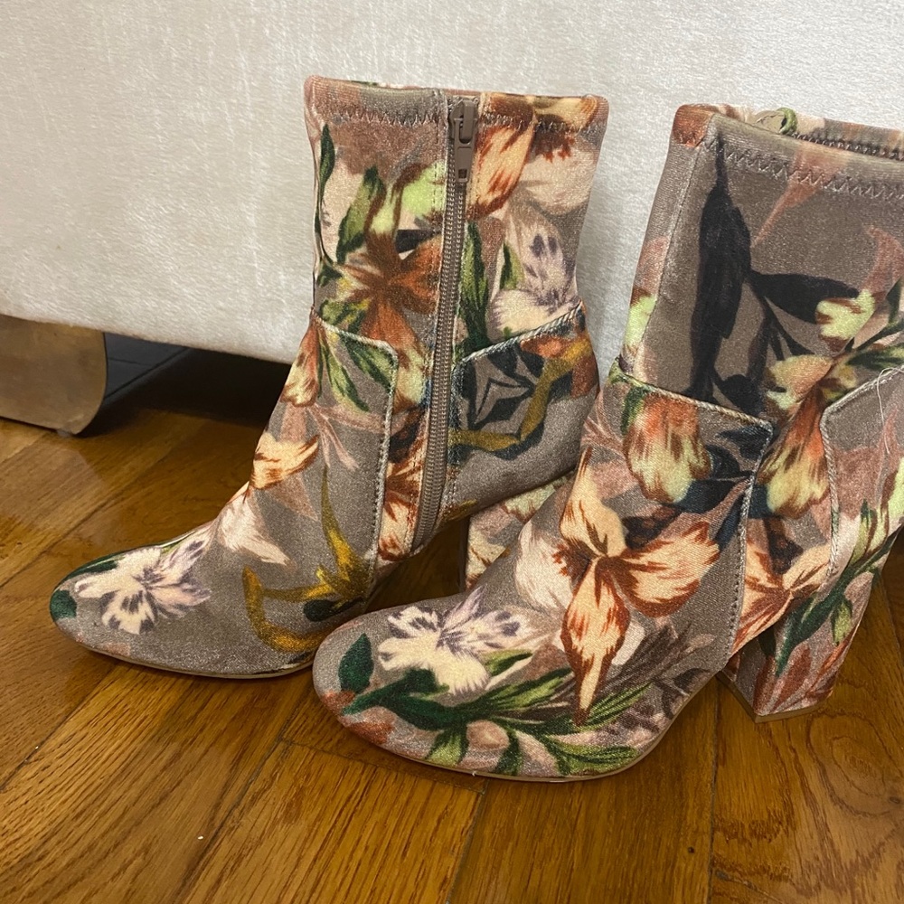 NINE WEST BOOTIES